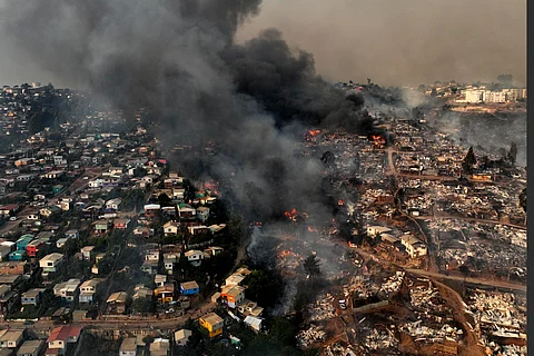 FOREST fire in the hills of the city of Viña del Mar in the Las Pataguas sector, Chile. The region of Valparaiso and Viña del Mar, in central Chile, woke up on Saturday with a partial curfew to allow the movement of evacuees and the transfer of emergency equipment in the midst of a series of unprecedented fires, authorities reported.