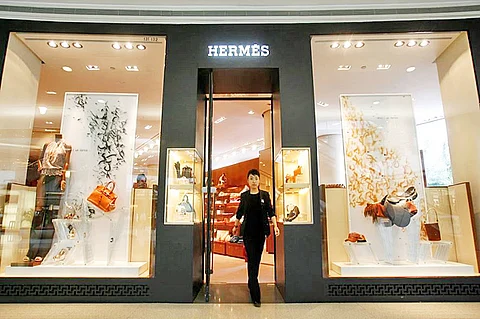 The group said its 22,000 employees worldwide would get a 4,000-euro bonus early this year as part of "its policy of sharing the fruits of growth with all those who contribute to it on a daily basis".