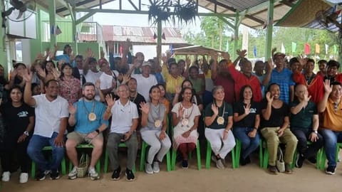 Tagbanua indigenous peoples living in cultural enclaves in Puerto Princesa City and Aborlan town in Southern Palawan with visiting officials from USAID INSPIRE Project, Gerry Roxas Foundation, and Nagkakaisang mga Tribu ng Palawan Inc. in Barangay Napsan.
