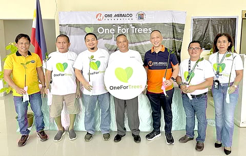 MOA signing with the LGU of Del Carmen, Siargao, Surigao Del Norte, KAMAMANA and One Meralco Foundation Seen in photo are (L-R) Sangguniang Bayan Members Rex Y. Paitan and Judito C. Donoso, Del Carmen Mayor Alfredo M. Coro II, KAMAMANA President Danilo L. Lauras, One Meralco Foundation President Jeffrey O. Tarayao, DENR Protected Area Superintendent Samuel L. Malayao, and Del Carmen Municipal Environment and Natural Resources Officer Gina M. Barquilla.