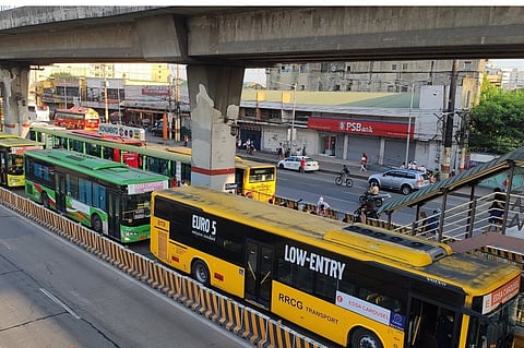 Carousels at Edsa busway picking up passengers