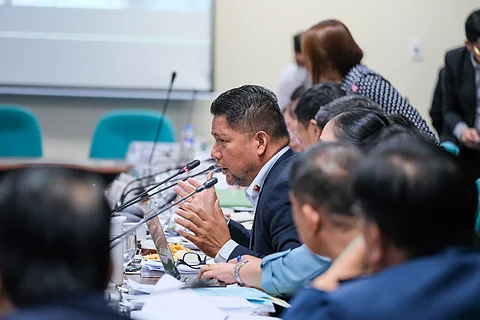 Deputy National Statistician Clemente Manaog, Philippine Statistics Authority officer-in-charge, stuns Senate Blue Ribbon Committee members on Wednesday with revelations about security papers used for passport applications. Manaog, during an initial public hearing on the unauthorized use of government documents by foreign nationals,
disclosed discrepancies in the information provided on these documents, including names and registry numbers that did not match their system.