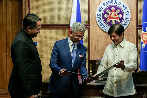 President Ferdinand R. Marcos Jr. welcomes Indian External Affairs Minister Subrahmanyam Jaishankar during a courtesy call at Malacañang Palace in Manila on Tuesday, 26 March 2024. | via Noel B. Pabalate / PPA POOL