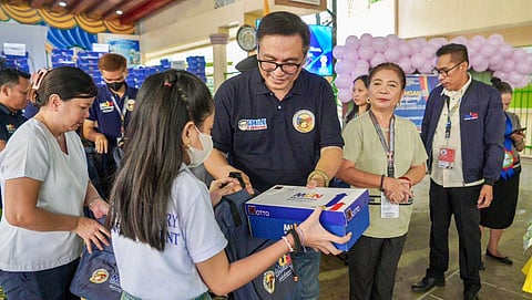 Muntinlupa provides free rubber shoes to public school students