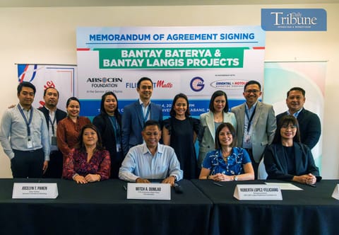 Bantay Baterya, Bantay Langis MOA signing.
Genetron International Marketing Sales Director Jocelyn Paner, Filinvest Malls FPV & Business Retail Head Mitch Dumlao, and ABS-CBN Lingkod Kapamilya Foundation Inc. Managing Director Roberta Lopez-Feliciano pose for a photo after signing the memorandum agreement for the Bantay Baterya and Bantay Langis Project at Filinvest Alabang on Monday, 4 March 2024. | via John Louie Abrina