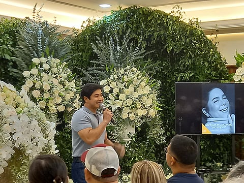 Coco Martin gives a heartfelt eulogy at the wake of Jaclyn Jose.