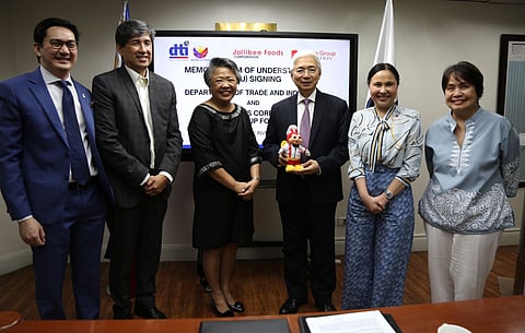 DTI Secretary Alfredo Pascual seals a deal with Jollibee Group