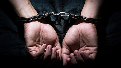 Tribune-arrested-in-handcuff