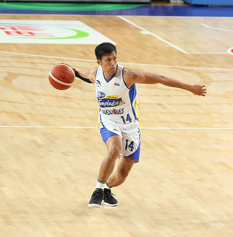 Mark Barroca puts on a shooting clinic with 27 points as Magnolia dumped Phoenix, 107-93, in their PBA Philippine Cup game Sunday at the Ninoy Aquino Stadium.