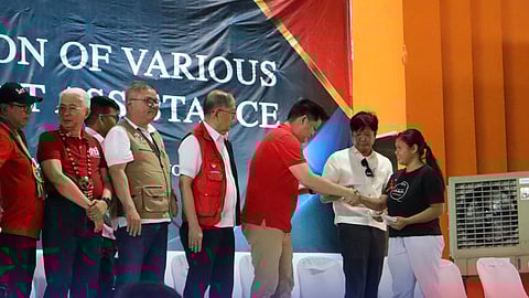 Gatchalian, Marcos hand out gov't aid in Occidental Mindoro