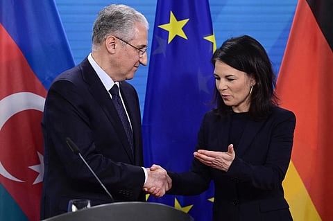 Two persons hand shaking