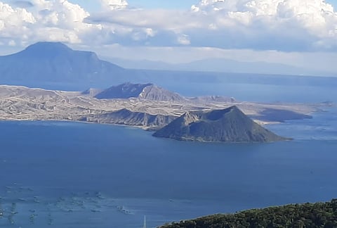 Tribune-taal-volcano
