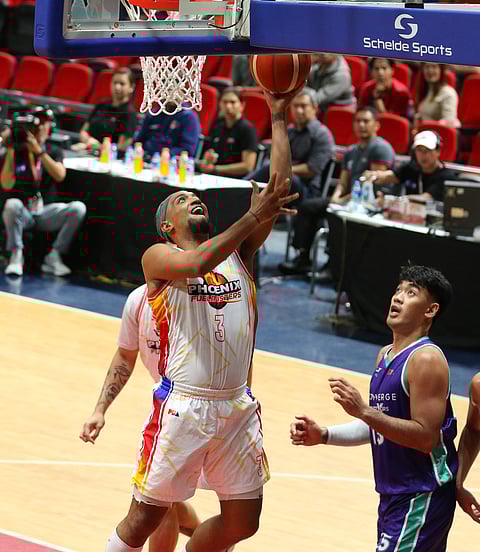 for the daily tribune @tribunephl_joey
Jason Perkins bangs in 26 points to lead Phoenix past Converge, 113-107, in their PBA Philippine Cup game Friday.