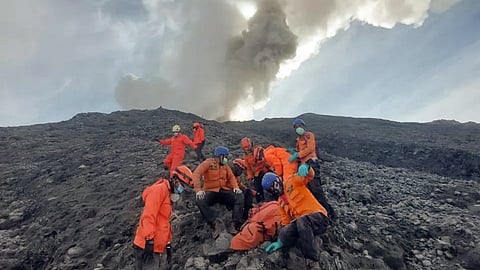 Tribune-Indonesia-volcano-eruption