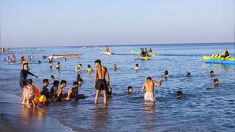 TRIBUNE-LiwaLiwa-Beach-Zambales-Tourists