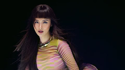 Kim Chiu nagpaseksi sa magazine cover pictorial