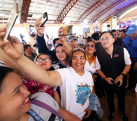 Bong Go helps displaced workers during visit to Cajidiocan, Romblon