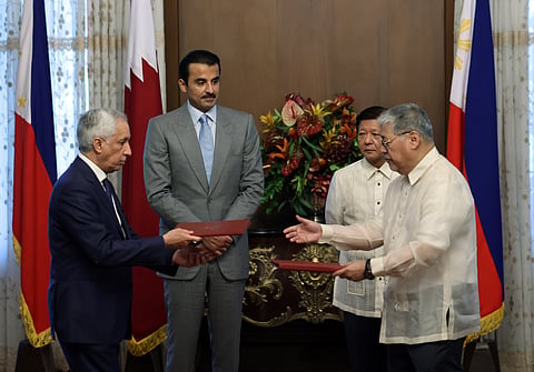 QATAR’s Amir Sheik Tanim bin Hamad Al-Thani and President Ferdinand Marcos Jr. witness the signing of nine agreements between Foreign Affairs Secretary Enrique Manalo and Qatari Foreign Minister Soltan bin Saad Al-Muraikhi.