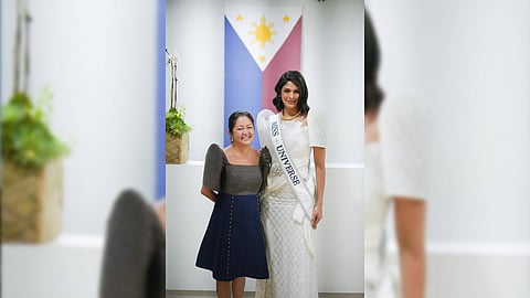 Power women
Reigning Ms. Universe
Sheynnis Palacios pays
a visit to First Lady Liza
Araneta-Marcos at her
office in Manila.