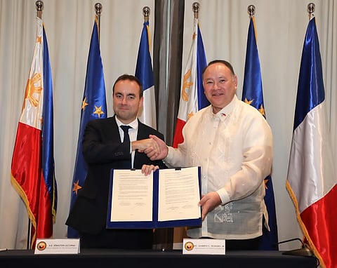 Department of National Defense Secretary Gilberto Teodoro Jr. (right) and French Minister for the Armed Forces Sébastien Lecornu