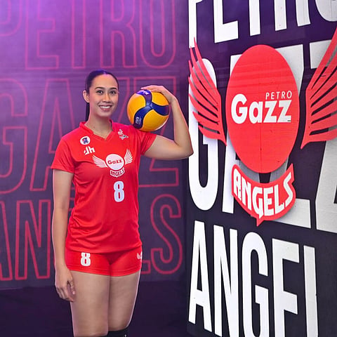 Ageless Aiza makes heads turn