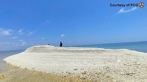 Phl Navy warship deployed in Escoda Shoal amid China’s alleged reclamation