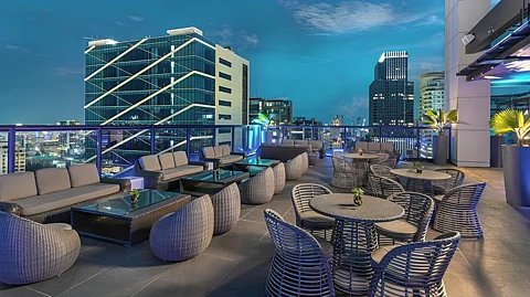 Straight Up Bar al fresco, Seda Central Bloc Cebu.
