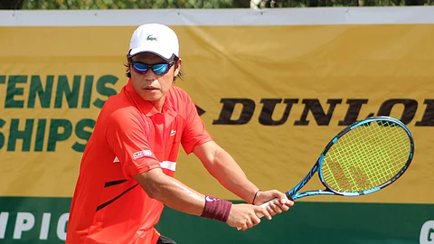 JOHNNY Arcilla displays his vintage form