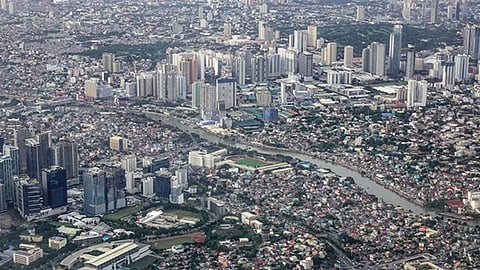 PNP reports peaceful Christmas Eve, commends traffic officers for managing congestion.