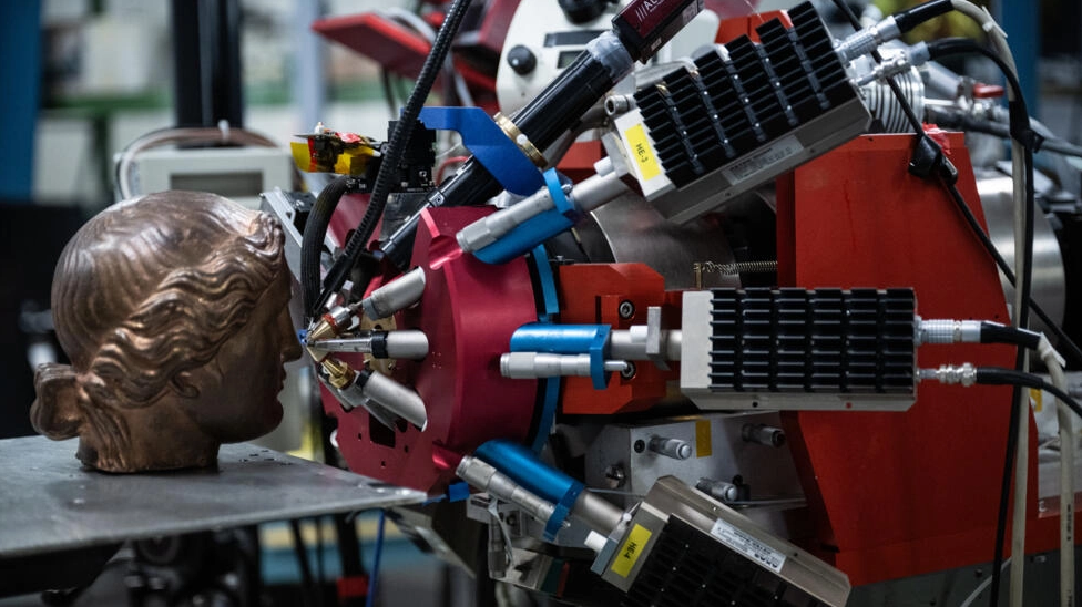 A bronze statue is tested with the center's particle accelerator ©