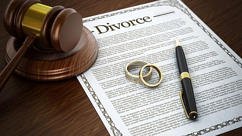 Divorce divides down middle —SWS