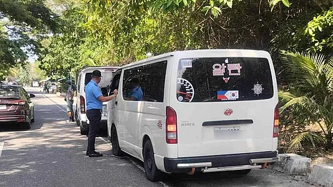 Colorum van nabbed in Laguna drive