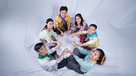 Ramon Obusan Folkloric Group demonstrating the koirdas di
la bordon.
