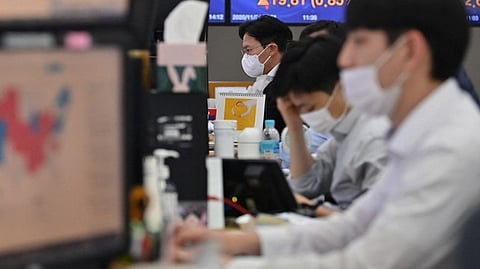 stock traders in Seoul
