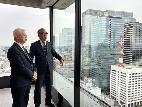 Trade Secretary Fred Pascual (left) and Marubeni Corporation Philippines President Shimoda Shigeru discuss how the Philippines can improve the investment climate for Japanese companies in the country.