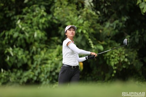 JIWON Lee displays grace under pressure as she salvaged a 73 for a one-stroke lead in the opening round of the ICTSI Splendido Taal Championship in Laurel, Batangas.