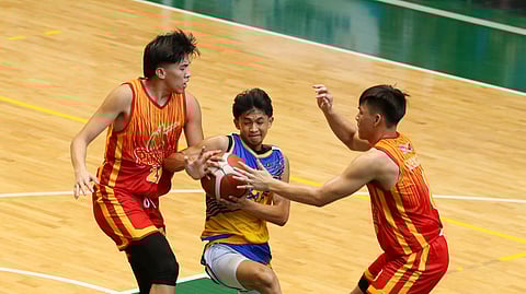 TIMOTHY Matias slices through the heart of the Central Luzon defense to power NCR to an 86-71 win over Central Luzon in the final of the secondary boys’ basketball event of the 64th Palarong Pambansa.
