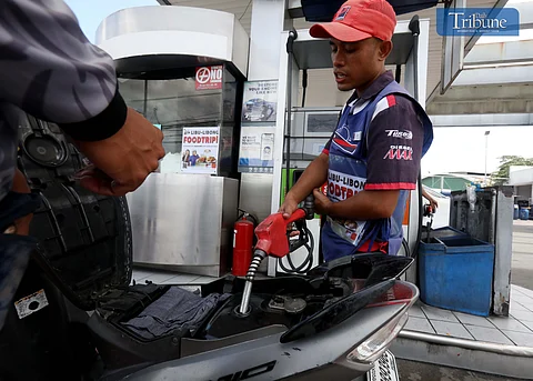 Petron profit slips on weak oil prices, trade