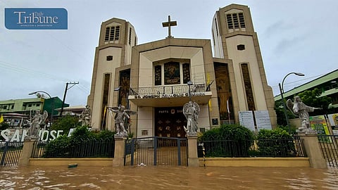 Pedestrians and commuters are stranded in Olongapo City | via Jonas Reyes