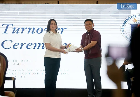 18 July - Sen. Sonny Angara officially assumed leadership of the Department of Education (DepEd) on Thursday, succeeding Vice President Sara Duterte, who resigned in June. During a turnover ceremony at the DepEd Complex in Pasig City, Vice President Duterte handed Senator Angara the agency's flag, seal, and 2024 report