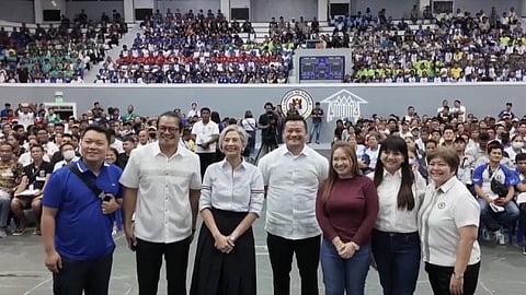 Manila ‘tanods’ receive cash aid