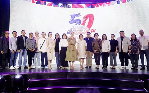 FIRST Lady Liza Araneta-Marcos (eighth from the right), Manila Mayor Honey Lacuna (tenth from left) and MMDA chairman Don Artes (seventh from right) with the officials of the 50th Metro Manila Film Festival.