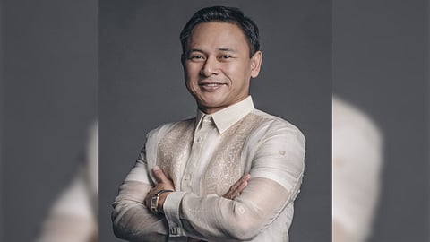 Sonny has taken after
his father, former Senate
President Ed Angara, as both strongly support an efficient education sector.