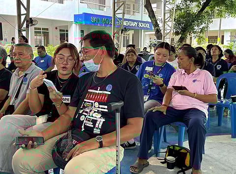 GLOBE volunteers guide senior citizens through their smartphones at the Globe Senior Digizen Learning session in Pasig City on 26 June 2024.