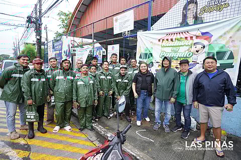 Aguilar visits Las Piñas evacuees