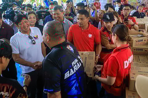PRESIDENT Ferdinand Marcos Jr. supervises the distribution of DSWD relief goods to families affected by typhoon ‘Carina’ and the habagat at San Mateo Elementary School in San Mateo, Rizal, on Friday, 26 July. He was accompanied by Rizal Gov. Rebecca Alcantara Ynares, San Mateo Mayor Bartolome Rivera Jr., DSWD Secretary Rex Gatchalian, DILG Secretary Benjamin Abalos Jr., DPWH Secretary Manuel Bonoan and other government officials.