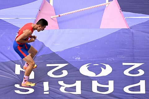 World No. 2 pole vaulter E.J. Obiena averts elimination after a dramatic comeback in the Paris Olympics on Saturday.