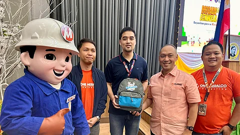 OMF president Jeffrey O. Tarayao (2nd from right) hands a backpack to Pasig City Mayor Vico Sotto to symbolize the Meralco social development arm’s school bags donation to local students.