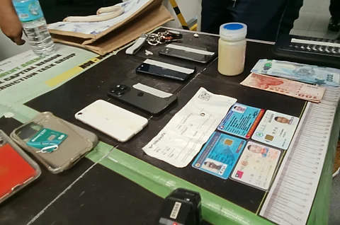 The ACR I-Card and visa were examined by BI anti-fraud personnel, who confirmed that the documents presented were fake.