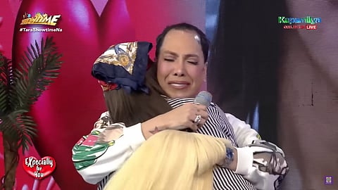 Vice Ganda consoling a contestant suffering from alopecia.
